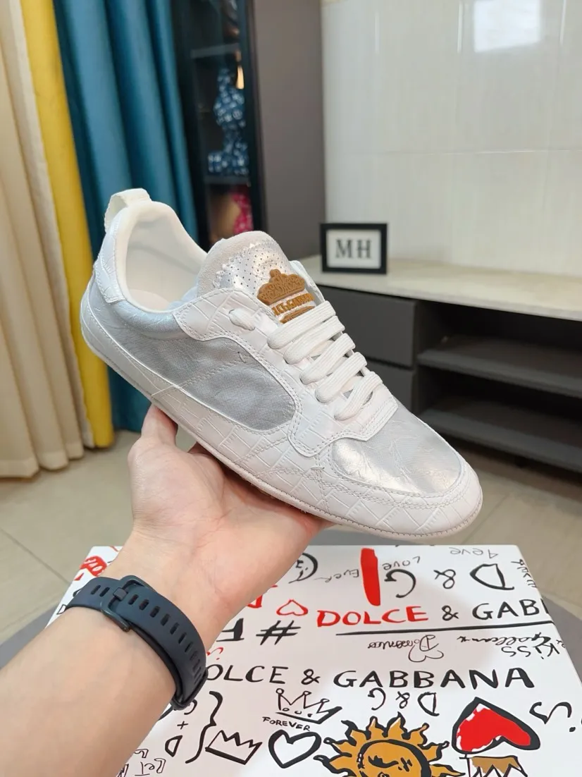 Men's shoes💰560🌹🌹"Dolce & Gabbana DG" original imported first-layer cowhide➕sheepskin lining, light on the foot, comfortable, versatile, original special outsole🔥favored by trendy men, welcome to compare quality🔥exquisite luxury, super A level! Compared with the genuine product at the counter, the version is no worse at all! Code number 38-44